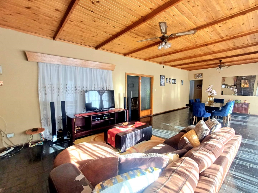 4 Bedroom Property for Sale in Uitsig Free State